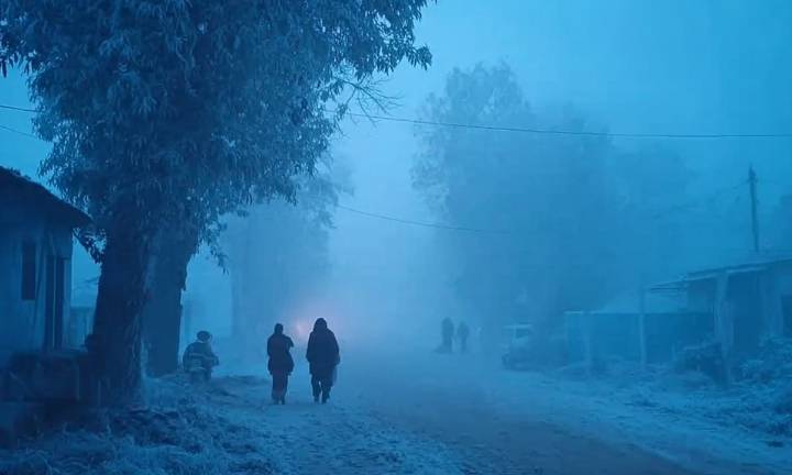 Bone-Chilling Cold Sweeps Telangana; Hyderabad Sees Season’s Lowest Temperatures, IMD Issues Warning