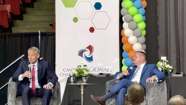 Former Charles Schwab CEO shares leadership lessons at chamber dinner