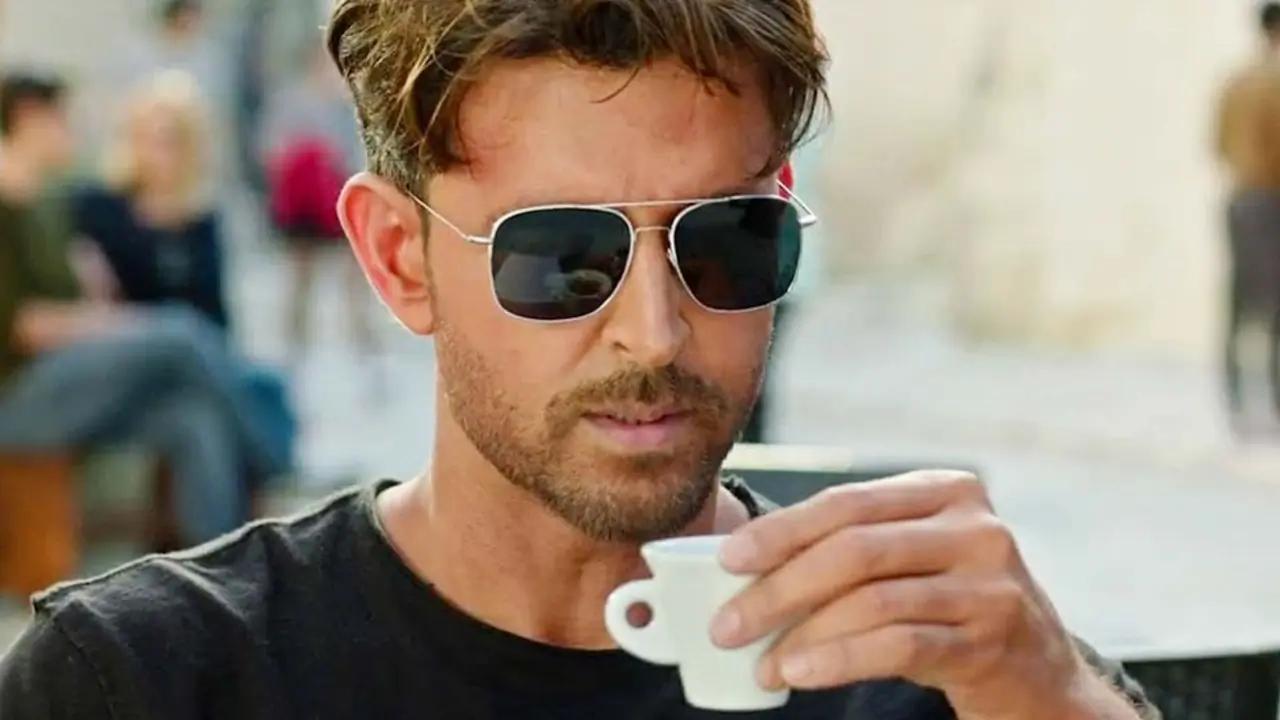 Hrithik Roshan trolls himself: "My film War 2 just bombed"