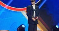 Bad Bunny gana el Latin Grammy al álbum del año por “DeBÍ TiRAR MáS FOToS”