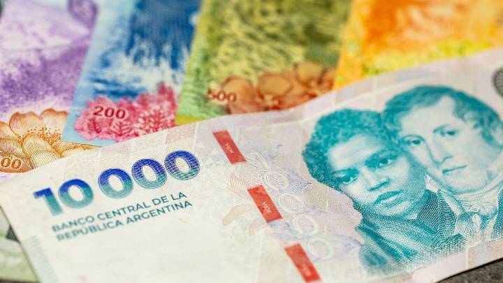 ¿Arranca la remonetización en pesos? Creen que la emisión vía compra de dólares está atada al éxito de la deuda privada