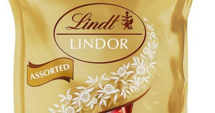 Giant box of 1kg chocolate Lindt balls reduced to £21