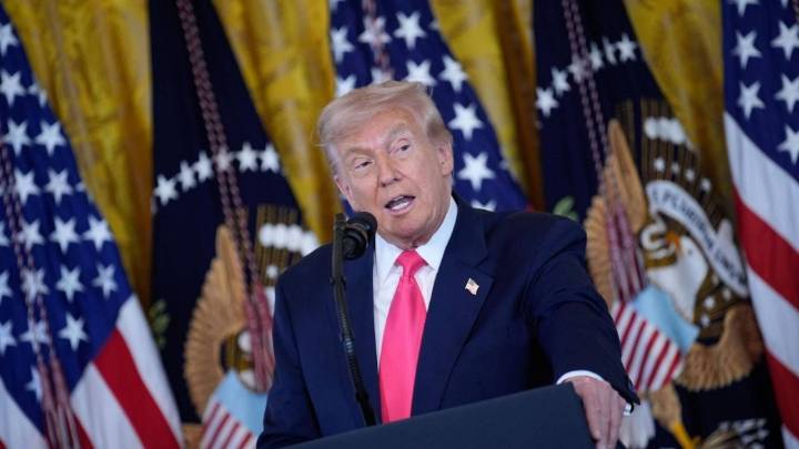 "Podemos salvar vidas, por las buenas o por las malas", Trump dice que podría dialogar con Maduro