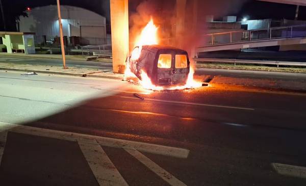 Tragedia en Córdoba: chocó y murió calcinado tras quedar atrapado en su auto