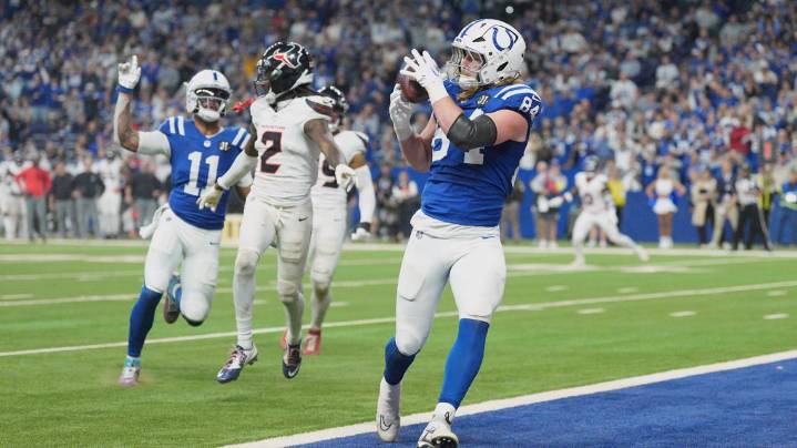 Colts settle for FG, still trail Texans 20