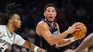 Suns superan a Spurs y afianzan racha con triunfo 130‑118