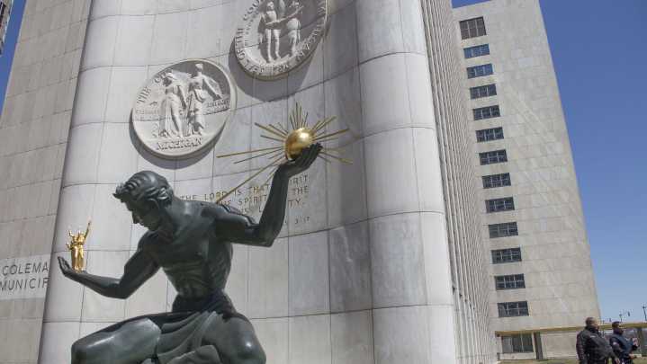 Extra check for hundreds of dollars heads to Detroit retirees soon