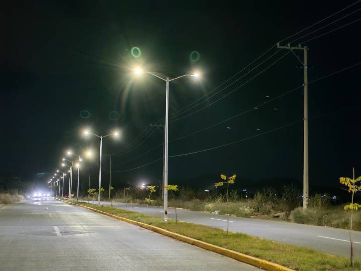 Entrega Guadalupe a vecinos de la Avenida Virgen del Patrocinio un camellón y luminarias nuevas