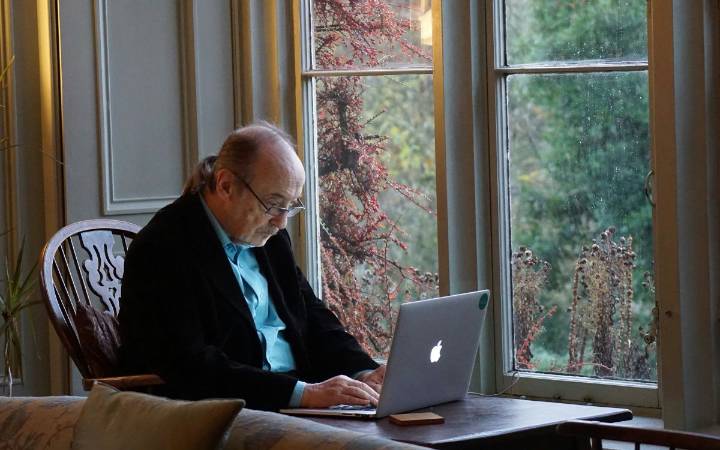 Así funcionan las cinco estafas más peligrosas para las personas mayores