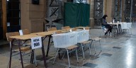 Centros de votación abren en Chile para comicios presidenciales