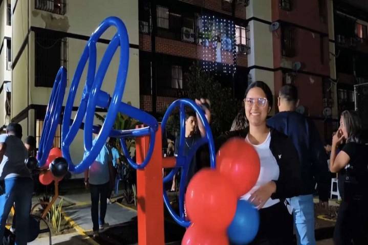 Inauguran gimnasio biosaludable en la parroquia Coche