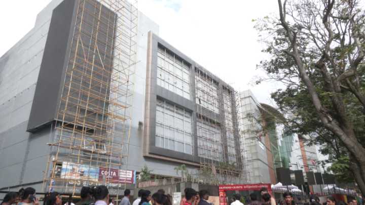 Mantri Mall shut again over property tax issue