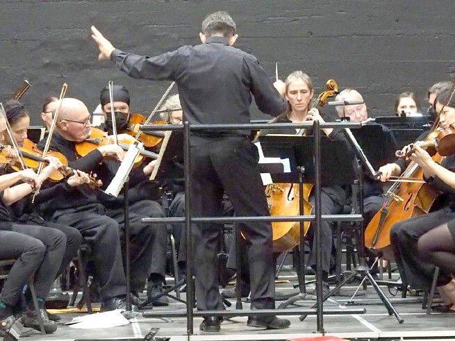 Sault symphony celebrates Christmas songs