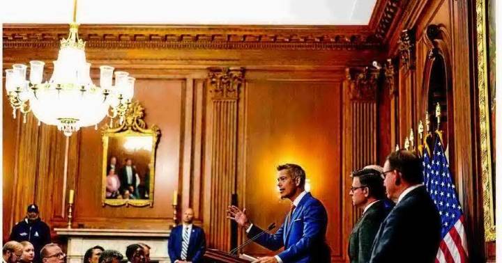 Duffy to close parts of airspace if shutdown persists