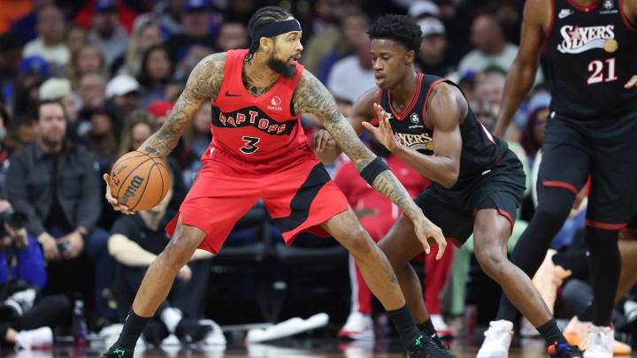 Raptors’ Brandon Ingram spikes water bottle courtside ugly play vs. 76ers