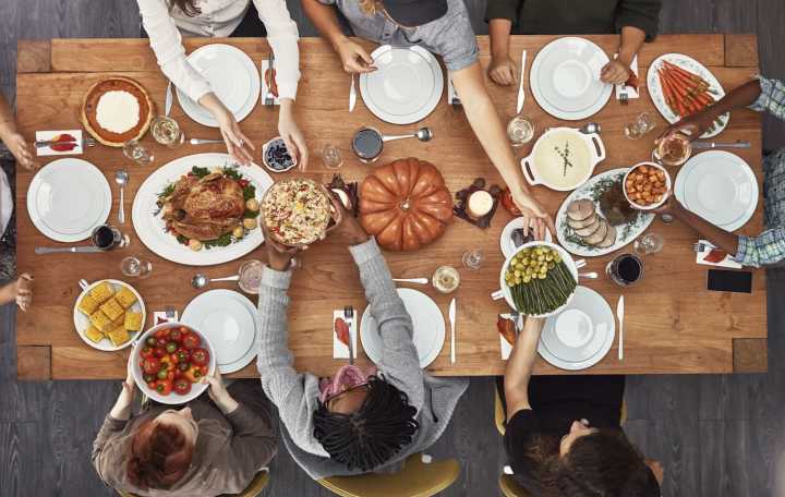 A Guide to Friendsgiving — and the Best Way to Celebrate