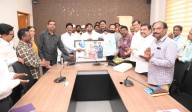 Mancherial Collector felicitated for winning National Water Award
