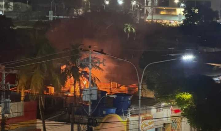 Incendio Afecta el Restaurante Braseritos en Playa El Ángel