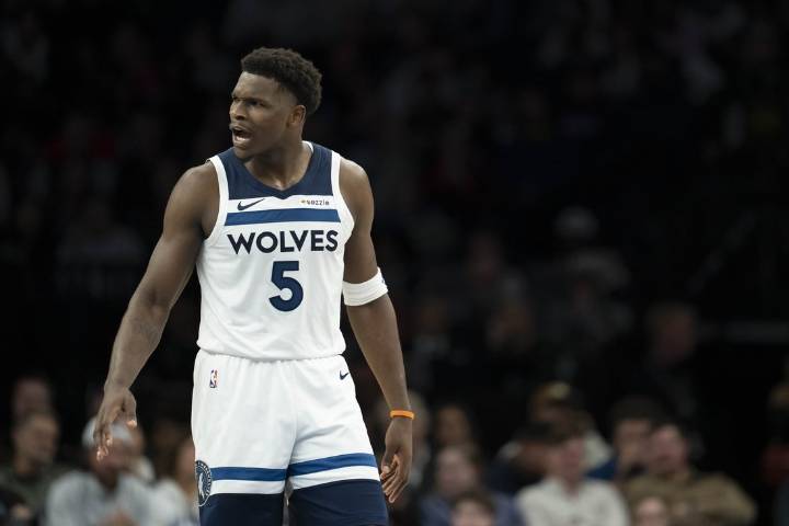Deadspin | Naz Reid comes off bench to lead Timberwolves past Mavericks