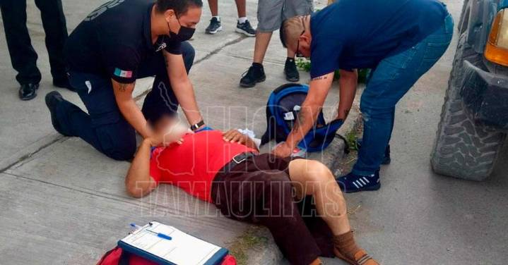 Adulto mayor se estrella en puerta de camioneta en Matamoros