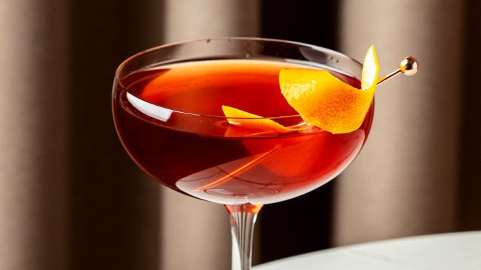 Best Fall Back Recipe: How to Make a Manhattan With Apple Brandy