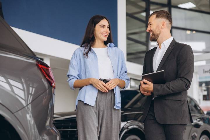 Cuánto realmente ganan los vendedores de autos y las concesionarias