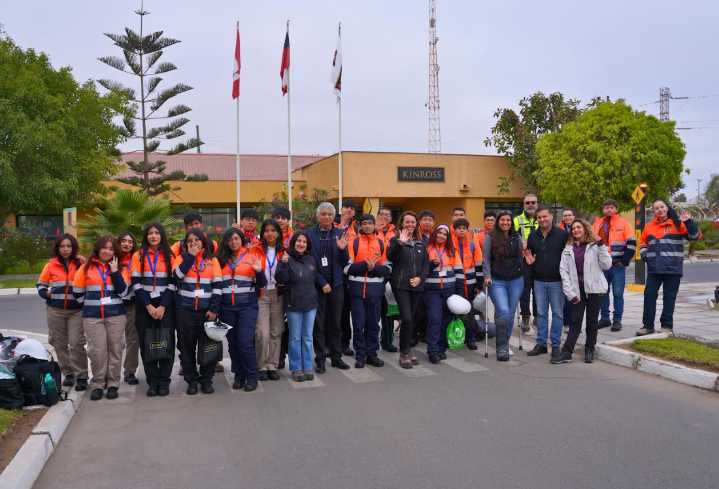 Estudiantes del Liceo Tecnológico de Copiapó vivieron su primera experiencia en faena minera junto a Kinross Chile