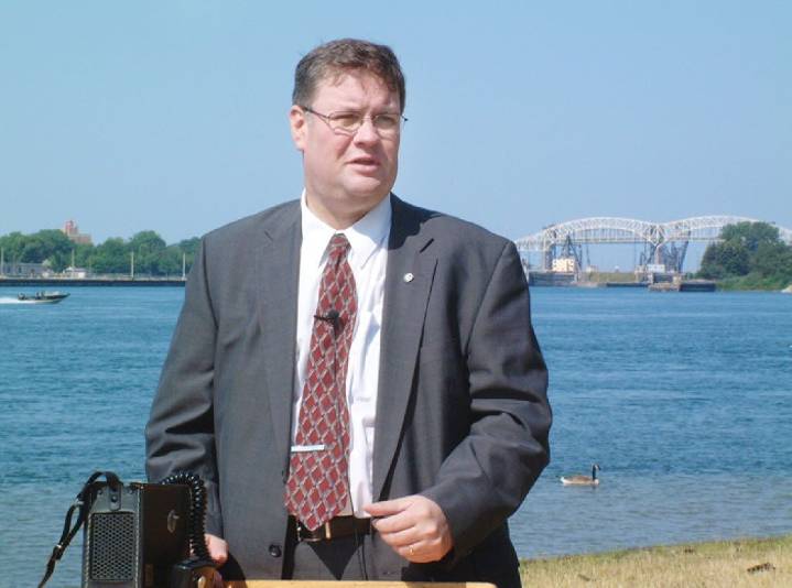 Rowswell becomes Sault's mayor in 2000