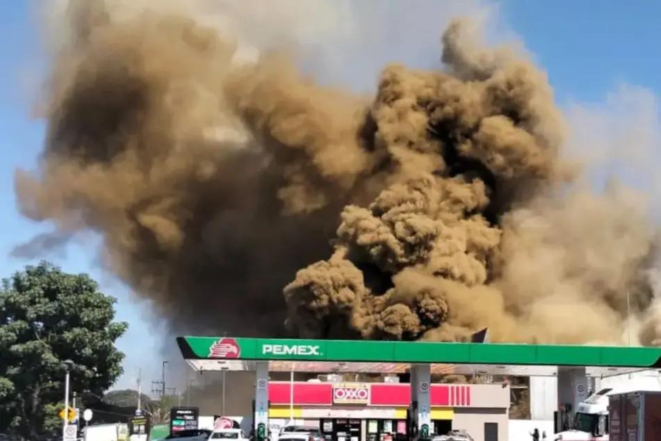 Bodega Aurrera en Puerto Vallarta se incendia, no hubo lesionados