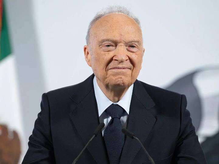 Alejandro Gertz Manero presenta renuncia a la FGR ante el Senado