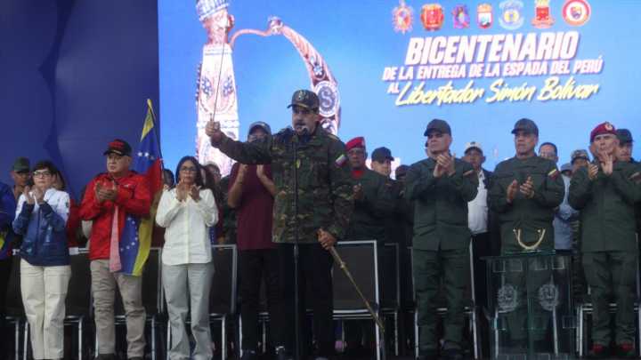 Maduro al poder político, social y militar: "Prohibido fallar en esta coyuntura decisiva para la existencia de la República”