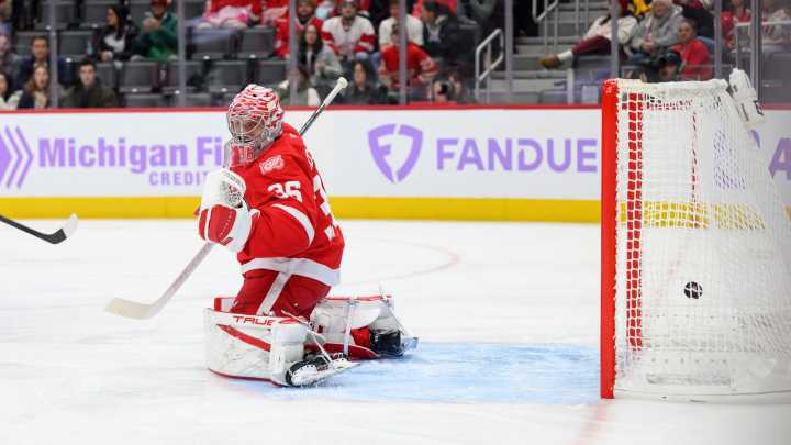 Red Wings have off night, blanked by Islanders, 5