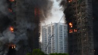 Aumenta a 128 el número de muertos por incendio en complejo residencial de Hong Kong