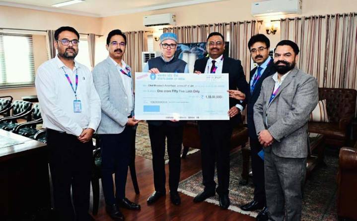 SBI employees donate Rs. 1.55 crore to CM Relief Fund