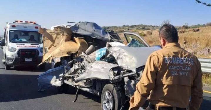 Vocalista de Grupo El Tiempo sufre aparatoso accidente en autopista México