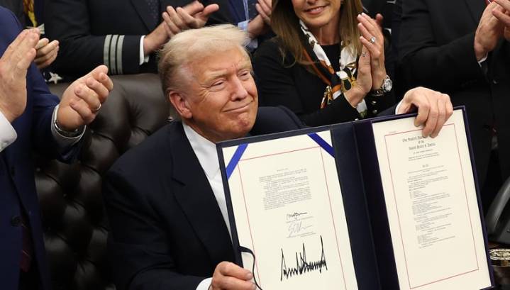 Trump Signs Bill to End Longest Government Shutdown in U.S. History | Donald Trump, Politics