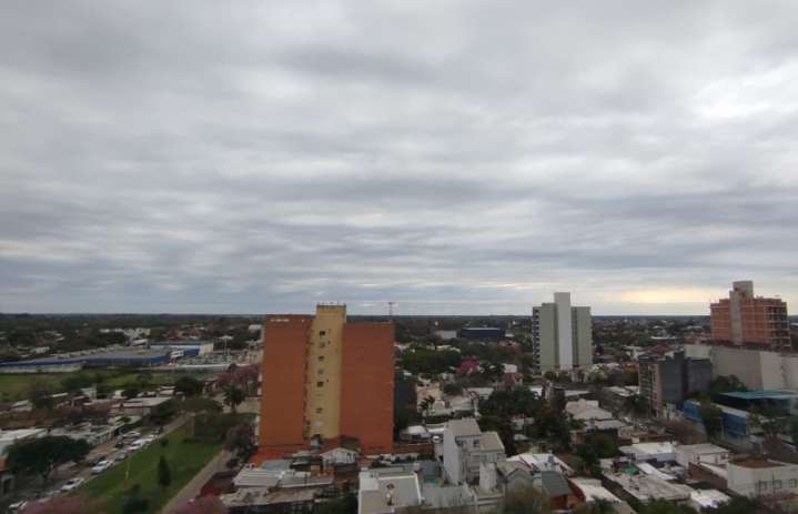 Llega un fin de semana caluroso, con altas probabilidades de lluvias y tormentas el domingo