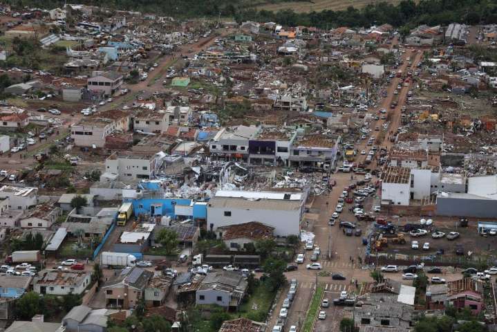 Sacude tornado sur de Brasil; mueren 6 y hay cientos de heridos
