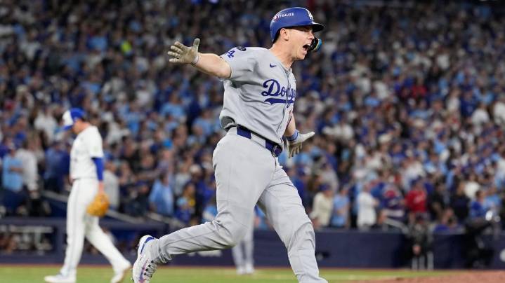 Smith's homer in 11th lifts Dodgers over Blue Jays 5-4 to become first repeat champion in 25 years