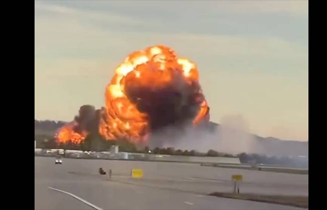 Se estrella avión al despegar en aeropuerto de Kentucky
