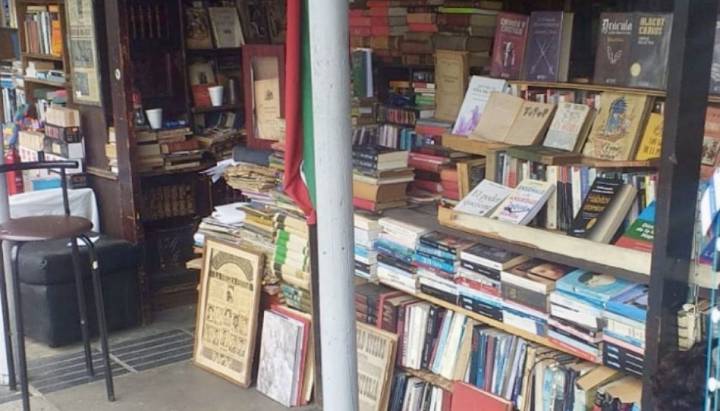 Inician cruzada para evitar desalojo de emblemático librero de la calle Álvarez de Viña del Mar