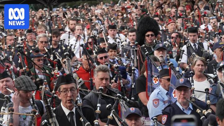 Bagpipers play tribute to AC/DC in world record attempt in Melbourne