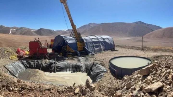 Avanza la exploración en Filo Sur: Mogotes Metals inicia perforaciones clave junto a Filo del Sol