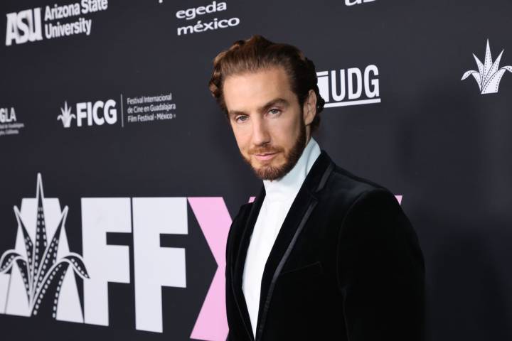 Eugenio Siller reaparece en una alfombra roja en Los Ángeles, y otras fotos del día
