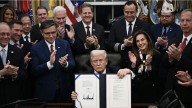 Trump firma la ley que pone fin al cierre de Gobierno más largo en la historia de Estados Unidos