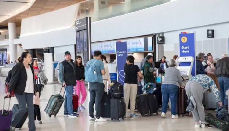 US Flight Disruptions Continue As Government Shutdown Nears End