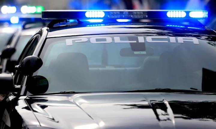 Hallan carro baleado con sangre en San Juan