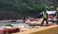 Volcó camión cargado de verduras en la ARC