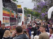 Lanús va por el sueño de ser campeón de la Copa Sudamericana: más de 15 mil hinchas viajan a Paraguay en 60 micros, 19 aviones y una caravana de autos