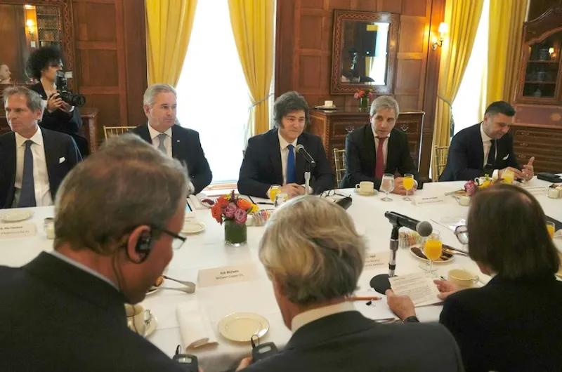 Milei y Caputo buscan fortalecer la confianza de los mercados en EE.UU.